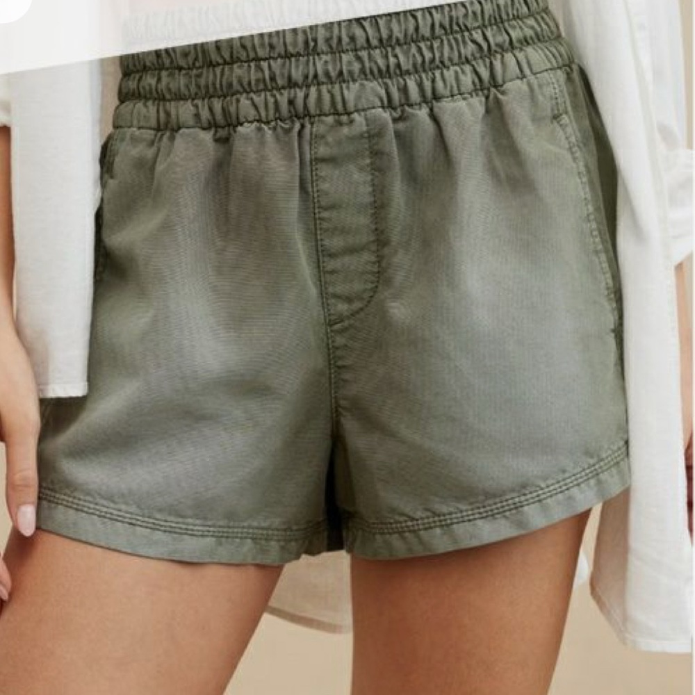🤩 NEW-NEVERWORN 🤩 AERIE BABEWATCH HIGH WAISTED PULL ON SHORT in Green